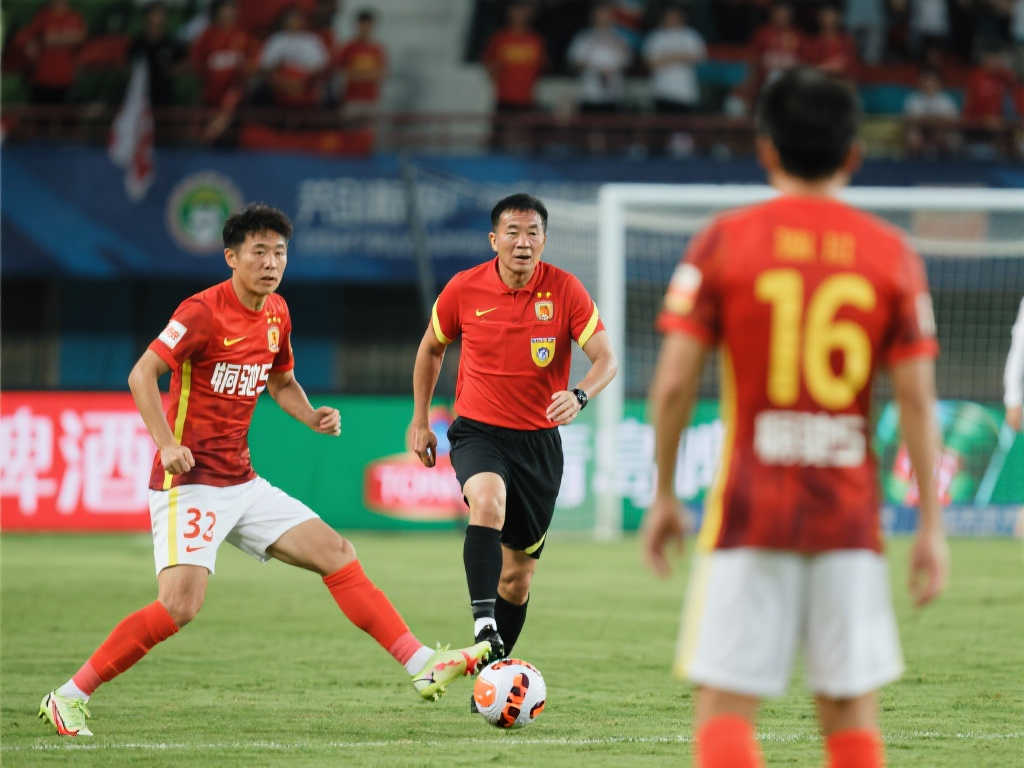 时对着镜头 时对着镜头